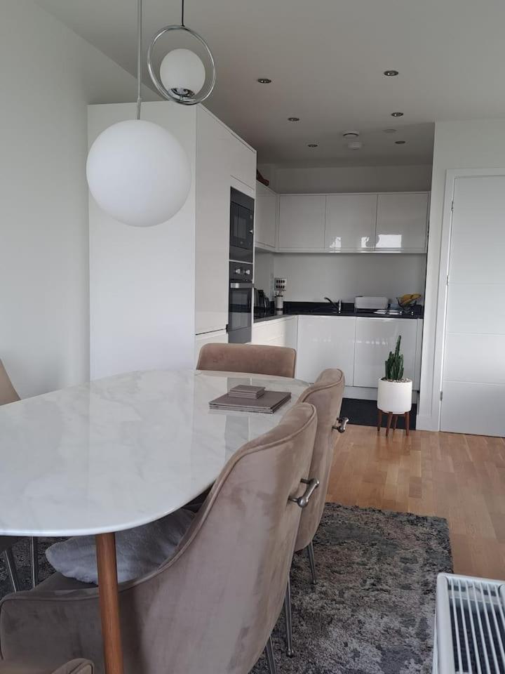 Cozy Double Room With Large En Suite Near Canary Wharf London With Amazing Views In A Shared Apartment Екстериор снимка