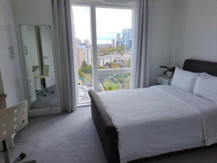 Cozy Double Room With Large En Suite Near Canary Wharf London With Amazing Views In A Shared Apartment Екстериор снимка