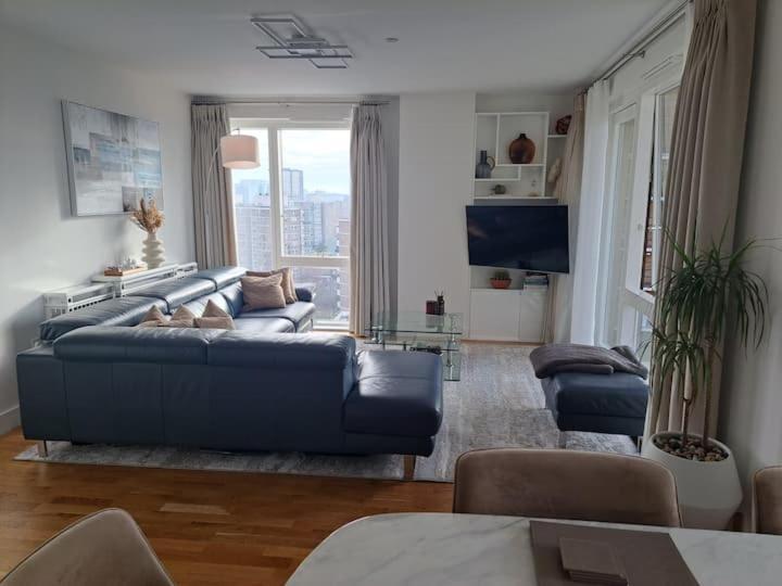 Cozy Double Room With Large En Suite Near Canary Wharf London With Amazing Views In A Shared Apartment Екстериор снимка