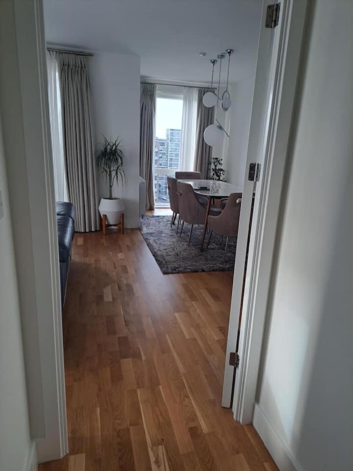 Cozy Double Room With Large En Suite Near Canary Wharf London With Amazing Views In A Shared Apartment Екстериор снимка
