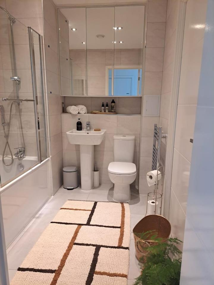 Cozy Double Room With Large En Suite Near Canary Wharf London With Amazing Views In A Shared Apartment Екстериор снимка